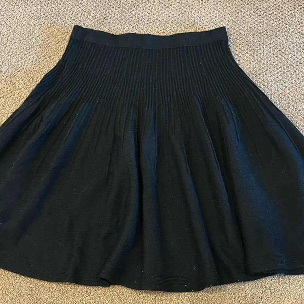 H&M Women’s Black Knit Elastic Waist Skirt - Size M